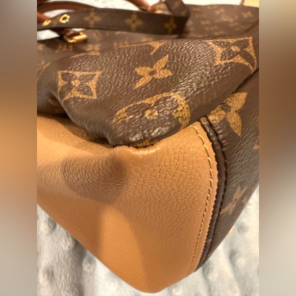 Louis Vuitton Pallas MM Monogram - Picture 11 of 17